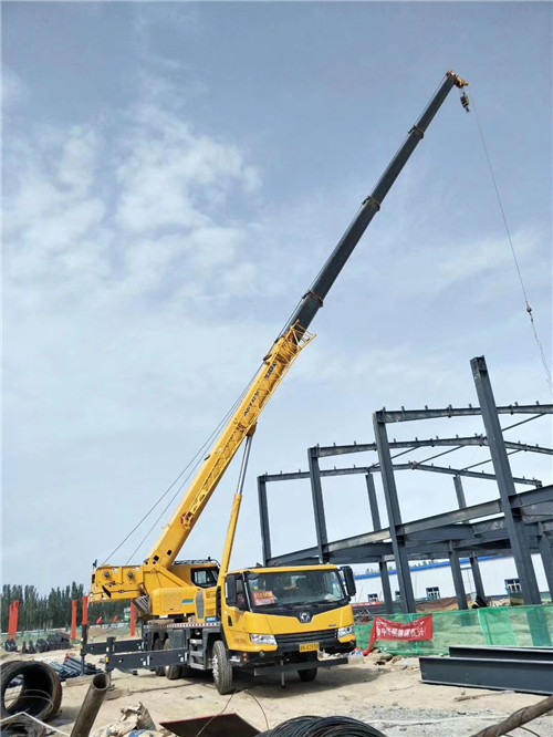 官渡区超高层建筑钢结构吊装案例